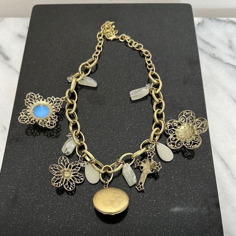 Gold tone Charm Necklace with Cristals and lock it charm - Picture 12 of 13